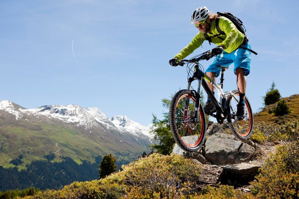 5 Best Mountain Bike Gloves for Your Most Adventurous Rides (Summer 2022)