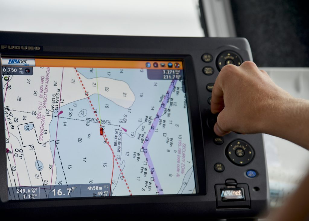 6 Best Marine GPS - Improve Your Water Navigation Accuracy! (Summer 2022)