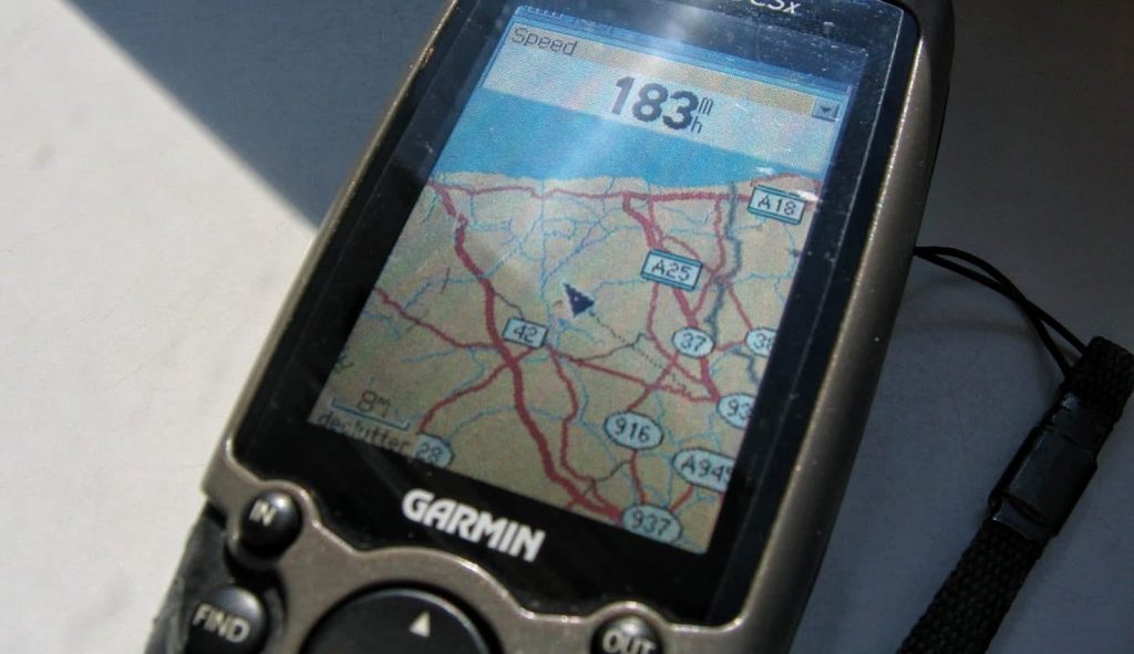 8 Best Handheld GPS - Don't Loose Your Track! (Summer 2022)