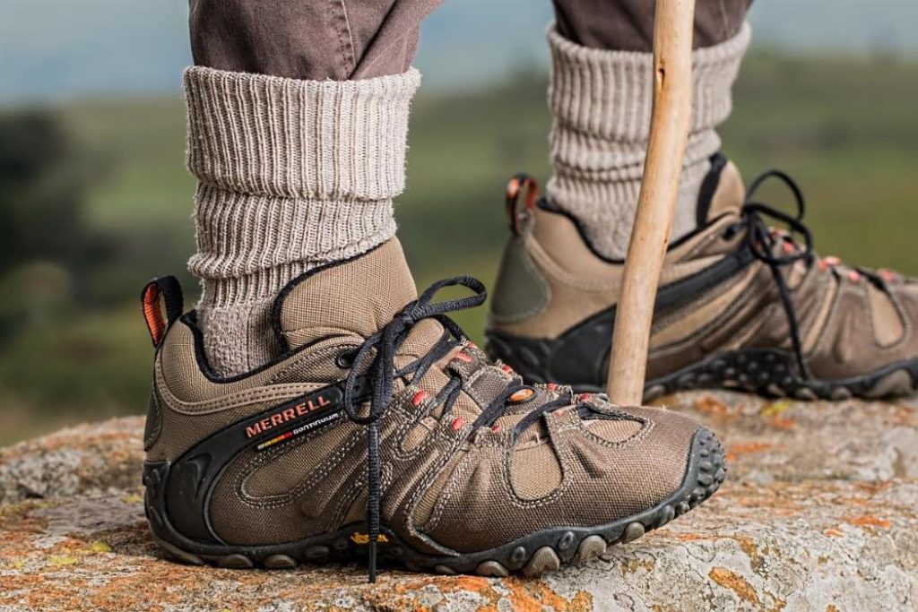 10 Best Hiking Shoes for Plantar Fasciitis - Eliminate Heel Pain! (Summer 2022)
