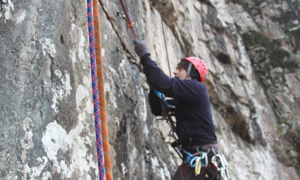 10 Best Ropes for Climbing - Safe Equipment for Most Difficult Routes (Summer 2022)
