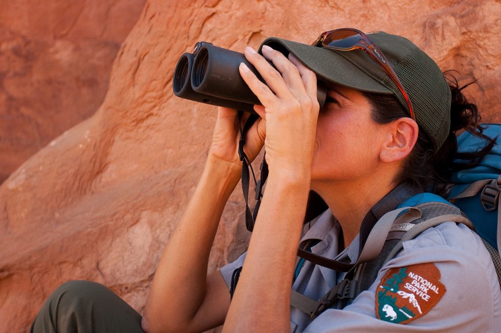 5 Best Binoculars Under $200 - Affordable Price And Good Quality! (Summer 2022)