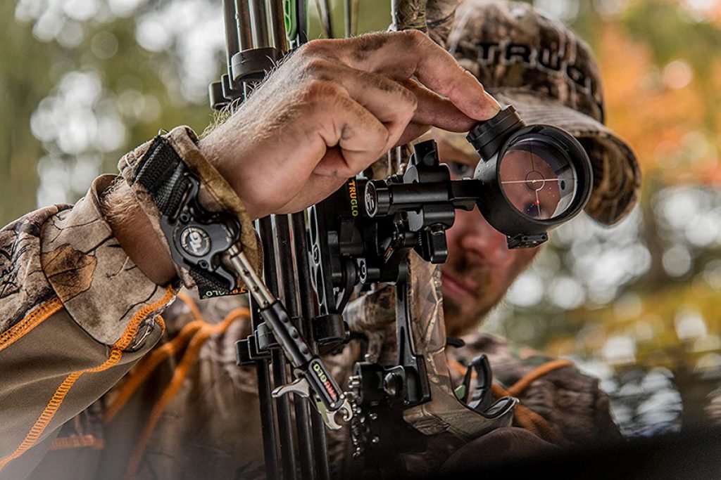 5 Best Single Pin Bow Sights to Improve Your Shooting Accuracy (Summer 2022)