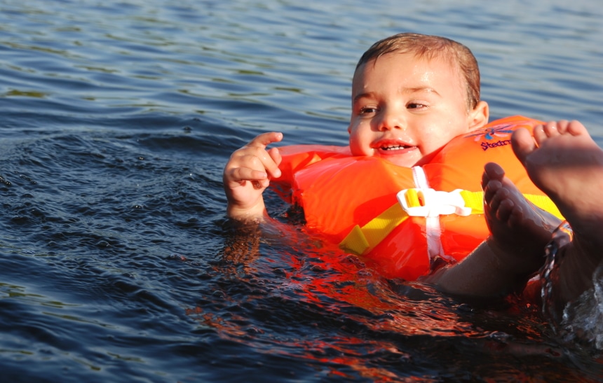 10 Best Infant Life Jackets – Improved Comfort and Guaranteed Safety! (Summer 2022)