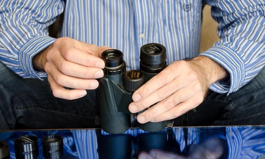 How to Use Binoculars with Glasses? Advice and Tips!